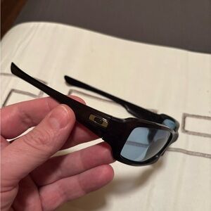 Oakley 4+1 squared sunglasses
Authentic frames with aftermarket lenses